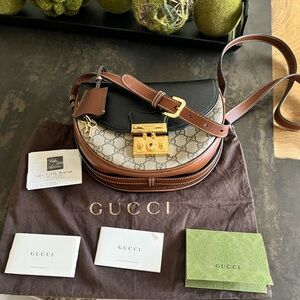 Gucci crossbody w paperwork